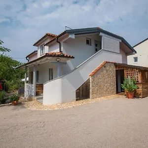 Milena , Pinezići Croatie